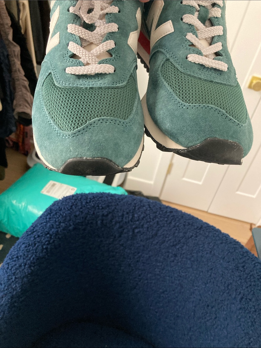 New Balance 574 Teal & White Running Shoes with Coral Accent. Unisex W/10.5 M/9 - Picture 7 of 8
